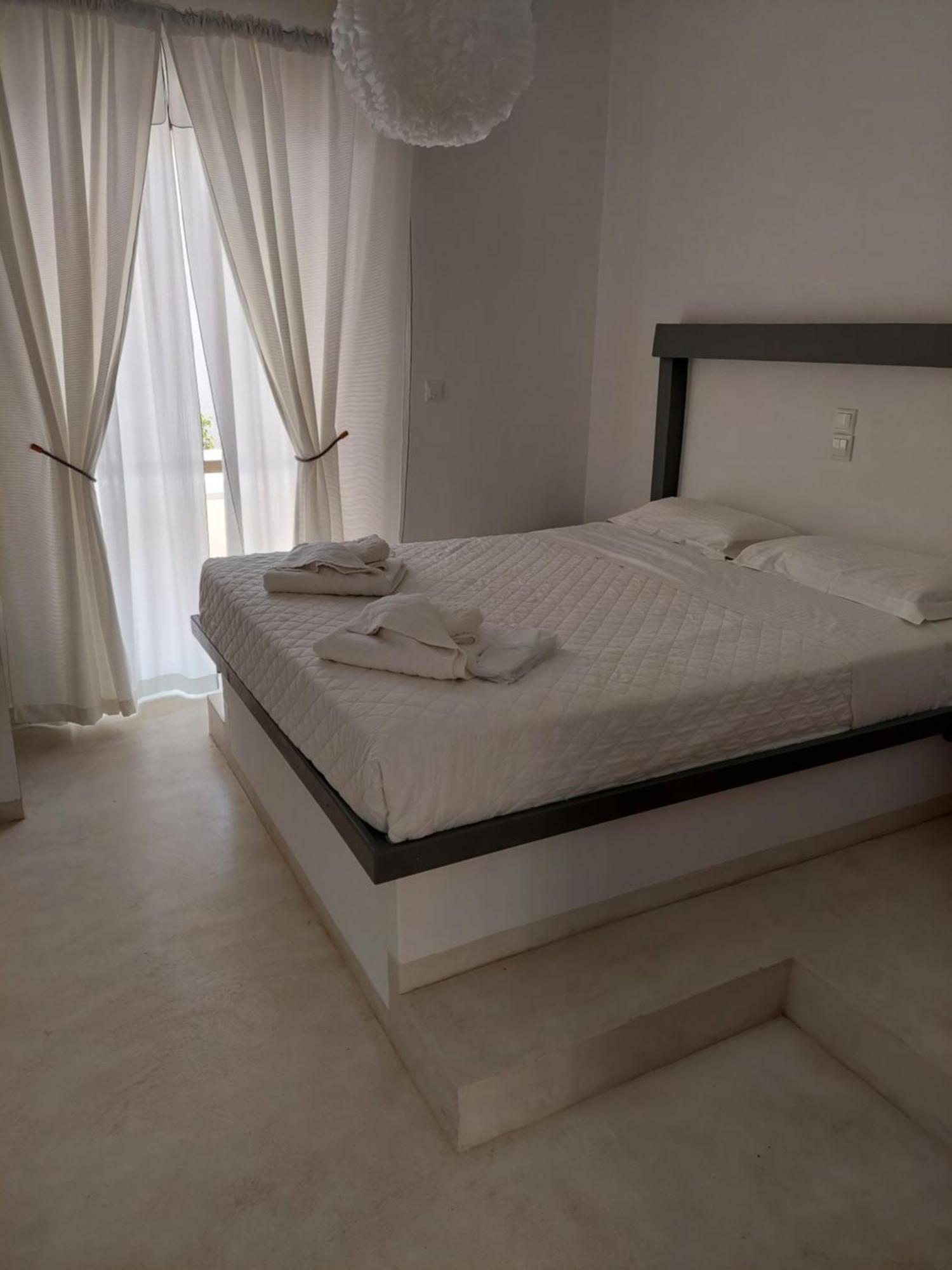 Golden Star Praxitelous Apartment Agia Marina  Bagian luar foto